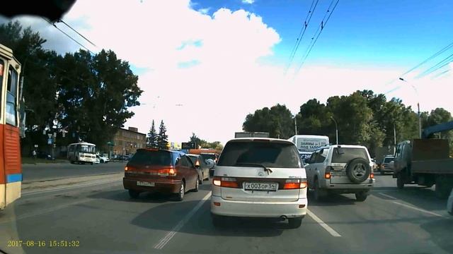 Видеорегистратор+зеркало DVR-D431M (2 камеры) День1 смотреть онлайн