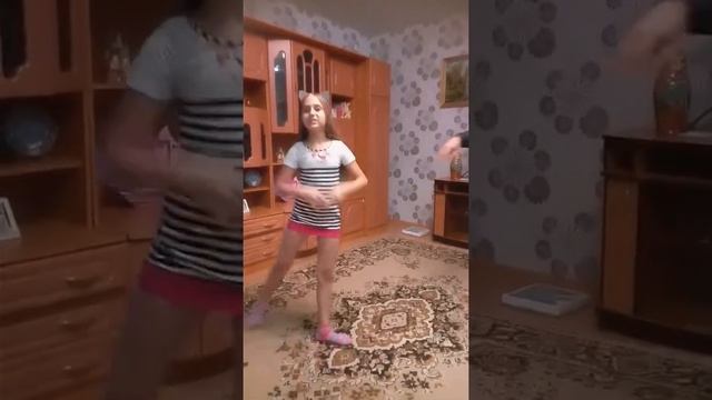 Внучка 10 лет и дед 60 тонцуют танец короче юбку покороче смотреть онлайн