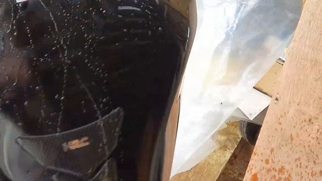 How did that get in there .Honda Hornet.Blood spilled and petrol in the eye. смотреть онлайн