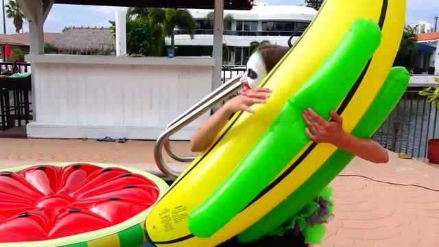 Bad Baby Шоколадный Фонтан ЧЕЛЛЕНДЖ! CHOCOLATE FOUNTAIN CHALLENGE Joker vs Baby Spiderman & Hulk смотреть онлайн