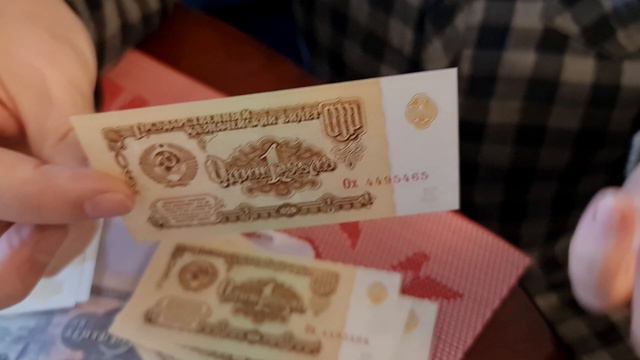 1 рубль СССР 1961 года, наглядно как он превратился в деревянный рупь 1991 г. Ваш комментарий. смотреть онлайн