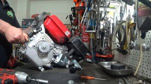 Двигатель LIFAN жрет бензин и дымит