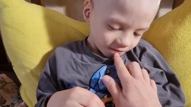 Серёжа учится говорить слово 