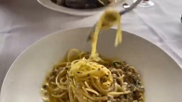 Знаменитые спагетти. И крошечные ракушки. смотреть онлайн