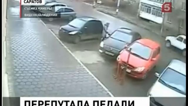 В Саратове блондинка на авто протаранила магазин смотреть онлайн