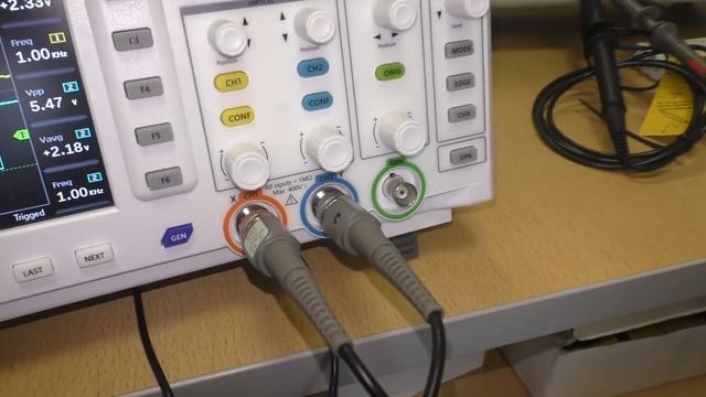 ЕЩЕ НЕДАВНО О ТАКОМ ОСЦИЛЛОГРАФЕ МОЖНО БЫЛО ТОЛЬКО МЕЧТАТЬ, FNIRSI-1014D смотреть онлайн