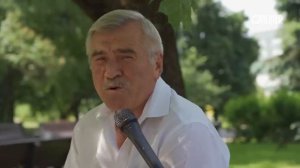 Сколько дарить денег на свадьбу? Мнение прохожих