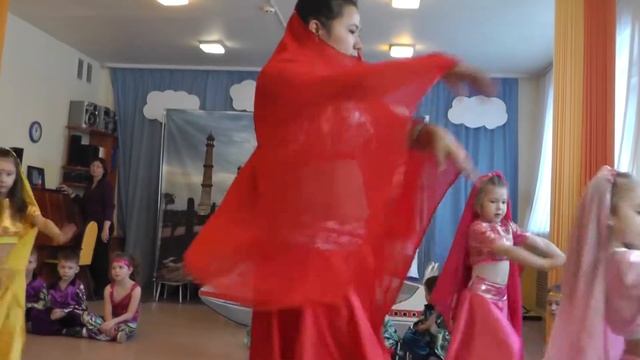 Dancing girls of all ages/Танец девочек разного возраста смотреть онлайн