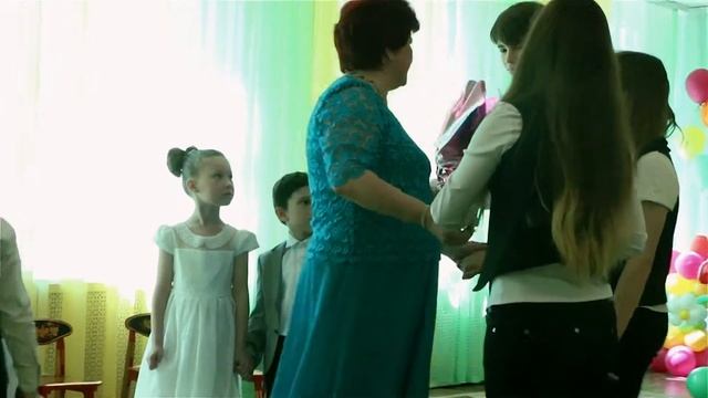Сюрприз для воспитателя от её бывших выпускников МДОУ смотреть онлайн