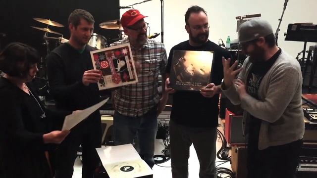 Deluxe Unboxing of What a Terrible World, What a Beautiful World смотреть онлайн