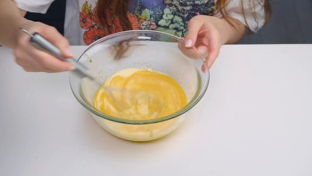 Şimdiye kadar yaptığım en iyi yumurtalı ve sütlü tatlı tarifi! 🥛🍮 Hazırlaması kolay ve hızlı! смотреть онлайн