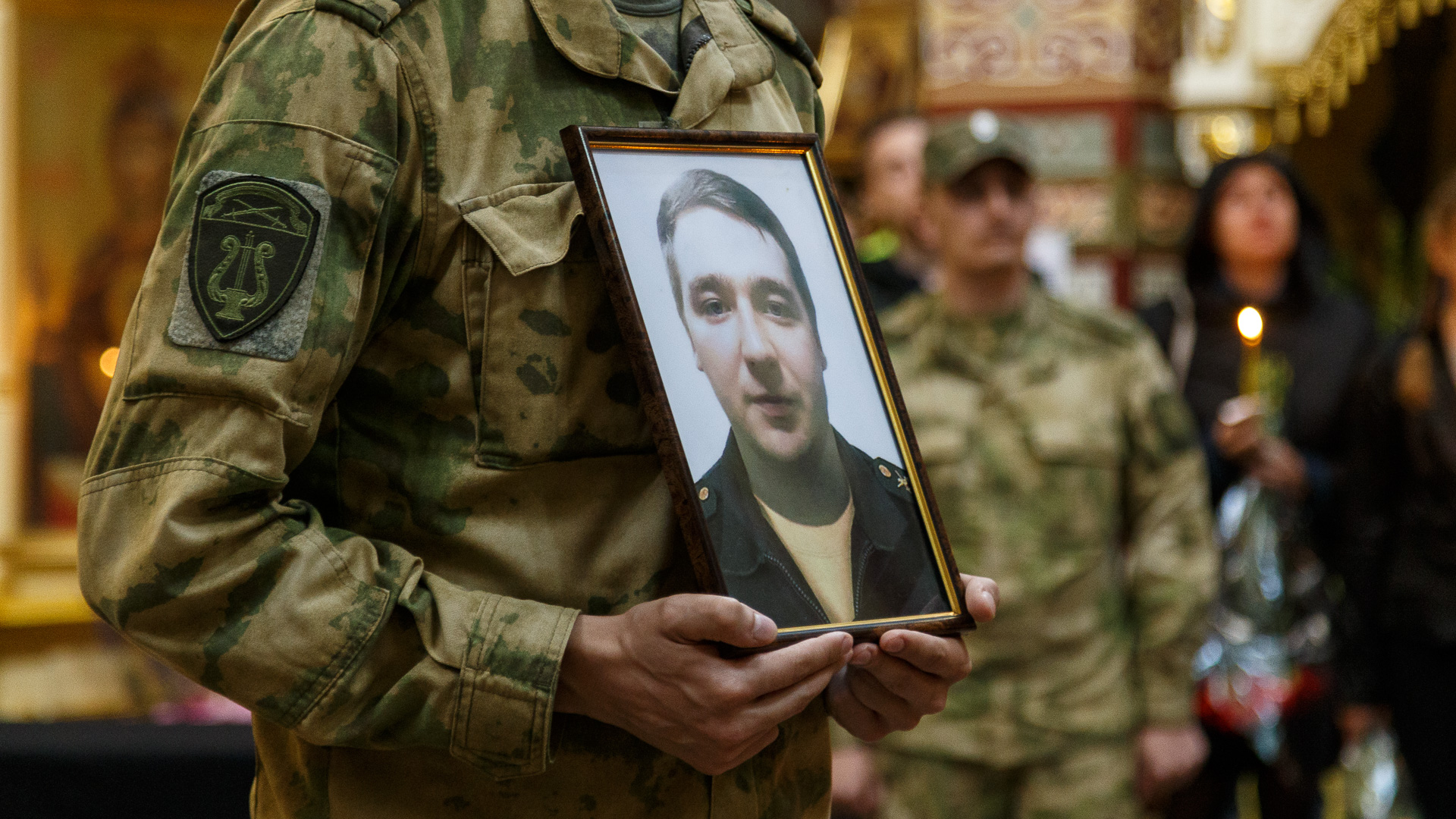 Владимир Уйба о прощании с Валерием Артеевым, героически погибшим во время специальной военной опера смотреть онлайн