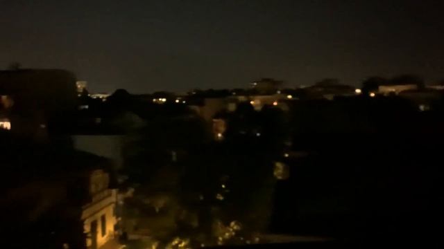 Вечерний Белград район Врачар с террасы мансарды смотреть онлайн