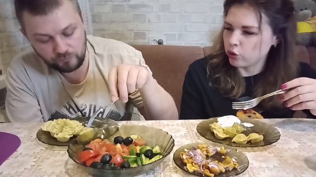 Мукбанг. Обсуждаем новую покупку за пельмешками? #мужжена