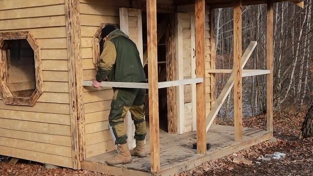 Хижина в лесу - СТРОИТЕЛЬСТВО УЮТНОЙ ЛЕСНОЙ ХИЖИНЫ смотреть онлайн