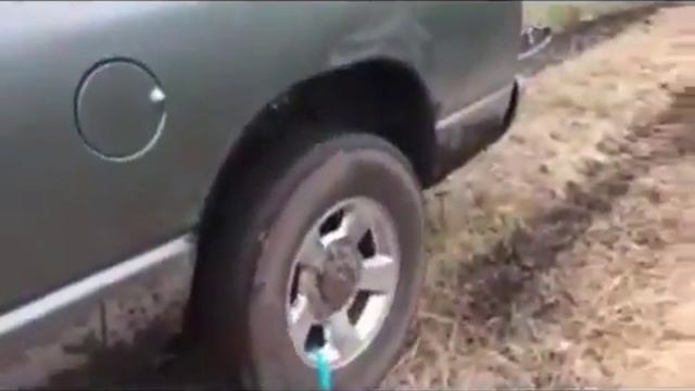 отличный способ выбротся если ваш автомобиль застрял в грязи смотреть онлайн