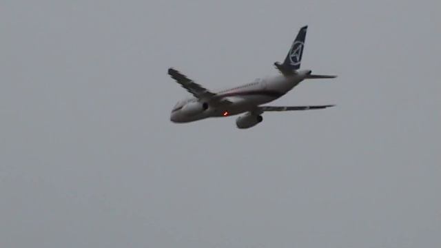 Sukhoi SuperJet 100 - RIAT 2010 смотреть онлайн
