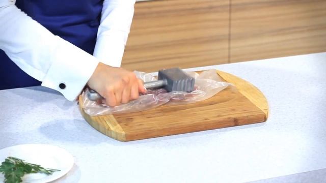 Как отбивать мясо и не испачкать кухню смотреть онлайн