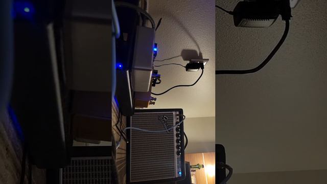 Fender vibro champ reverb travel hotel rig смотреть онлайн