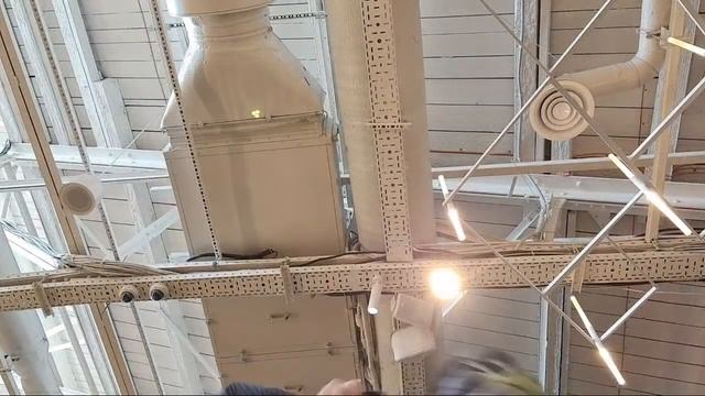 МОЩНОЕ Излучение на Втором Этаже в Кафе смотреть онлайн