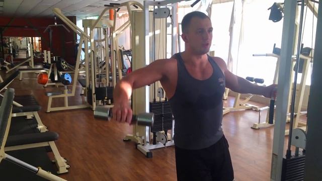 Махи гантелей в стороны смотреть онлайн