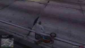 делают трюки на мотоцикле в GTA v