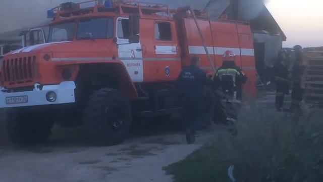 Под Воронежем сгорел птичник смотреть онлайн