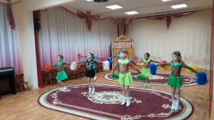 «Танец с султанчиками»