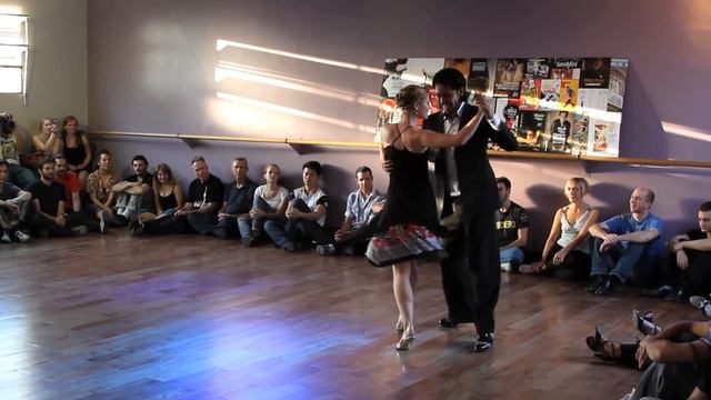 Juan Pablo Canavire + Sara Westin | Milonga LA PRACTICA DNITANGO (13-10-12) смотреть онлайн