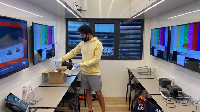 Sergio Perez Plays a Prank on the Red Bull Racing Team смотреть онлайн