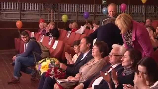 Гимназия № 25 Ревды отметила юбилей школы смотреть онлайн