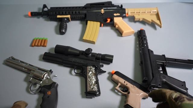 REALISTIC TOY GUNS - Airsoft Gun- M4 - Tec-9 - Glock - Colt 1911- Colt Python - Toy Guns collectio смотреть онлайн