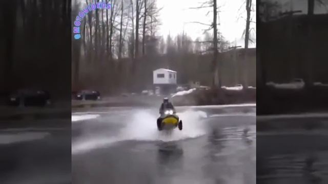 Снегоходы прыгают в воду ??? смотреть онлайн
