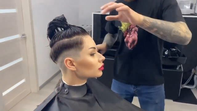 Women Headshave From Long Dark Hair To Bald And Buzzcut !!!