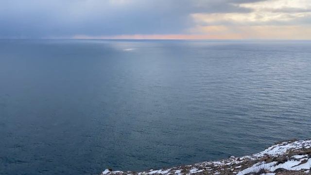 ОТШЕЛЬНИК В КРЫМСКИХ ГОРАХ. Как он здесь ВЫЖИВАЕТ Зимой. Показываю всю ПРАВДУ. Маяк на МЕГАНОМЕ. смотреть онлайн