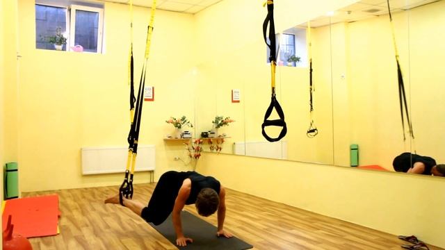 TRX йога - проработка спины и базовых мышц пресса - Сергей Глазков смотреть онлайн