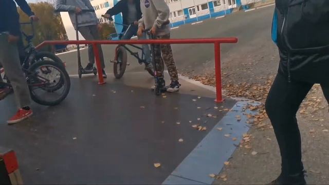 Бекфлип на флай| покатушки в парке|батеркап|яжмать в парке| на батуте с самокатом| смотреть онлайн