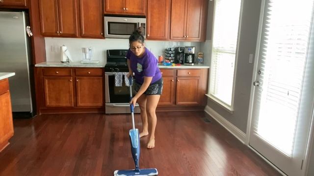 BONA Premium Spray Mop For Hardwood Floors | HONEST REVIEW смотреть онлайн