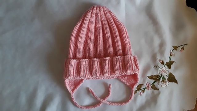 Шапка на 3- 4 года спицами! Шапка для девочки! [Вязание для начинающих] смотреть онлайн