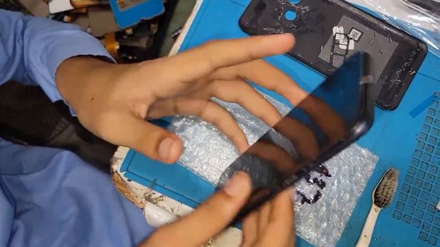 Замена экрана Repair Your Destroyed Oppo A16 with an LCD Combo Replacement смотреть онлайн