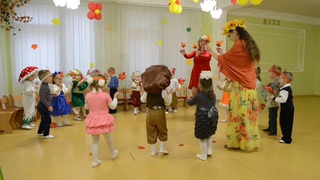 Веселый танец с листочками Праздник Осени в детском саду Младшая группа смотреть онлайн