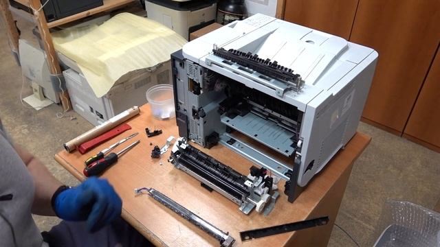 #146 Замена термопленки HP LaserJet P3015 | Разборка печки | Мажет, грязная печать смотреть онлайн