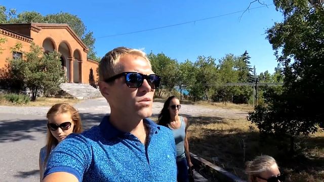 Армения. Озеро Севан. Очень красивое! И очень дорогое! Пора уезжать... Июль 2019. смотреть онлайн