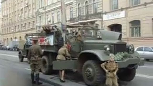 Построение автоколонны в День Победы - ретромобили смотреть онлайн