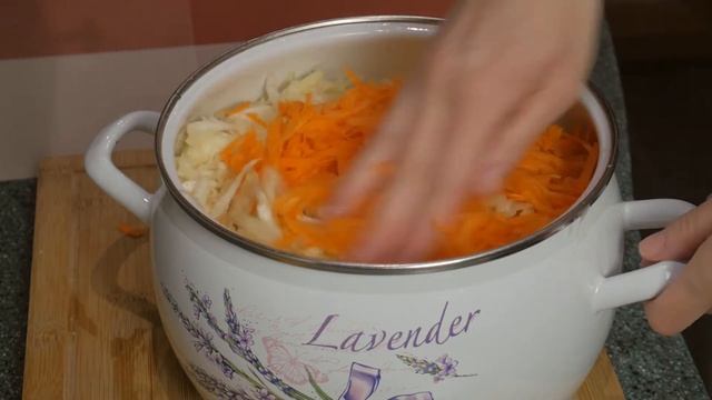 Квашеная капуста В СОБСТВЕННОМ СОКУ - БЕЗ сахара, уксуса и воды! смотреть онлайн