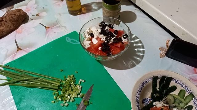 Готовлю салат с Тимошей./ Слепой котенок и попугай./.?? смотреть онлайн