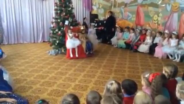 Утренник в старшей группе 25.12.2015 смотреть онлайн