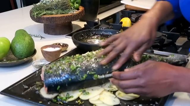 The perfect Baked Whole Salmon Fish Recipe - Ndudu by Fafa смотреть онлайн