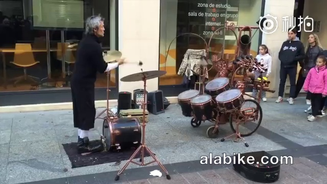 Барабанщик-жонглёр смотреть онлайн