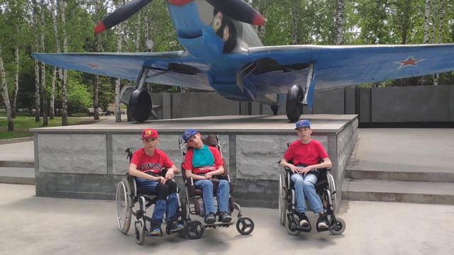 1-й выход на улицу после самоизоляции смотреть онлайн